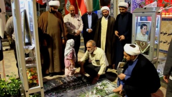 آیین معنوی غبارروبی و عطرافشانی و گلباران گلزارشهدا و تجدید میثاق با سرداردلها حاج قاسم سلیمانی برگزار شد